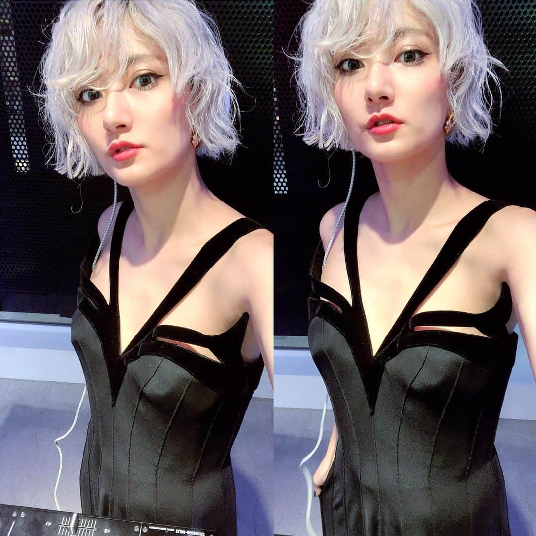 中川友里さんのインスタグラム写真 - (中川友里Instagram)「代官山の @eva_vintagetokyo でgetした @muglerofficial のvintage dress仕立て直ししたから早く着たくて 持ってきた☺️🌹 demi moore✨ thierry mugler 映画 #幸福の条件 のやつの型違い thank you @thefindpdx @eva_vintagetokyo ❤️❤️❤️」9月22日 17時04分 - darayunya