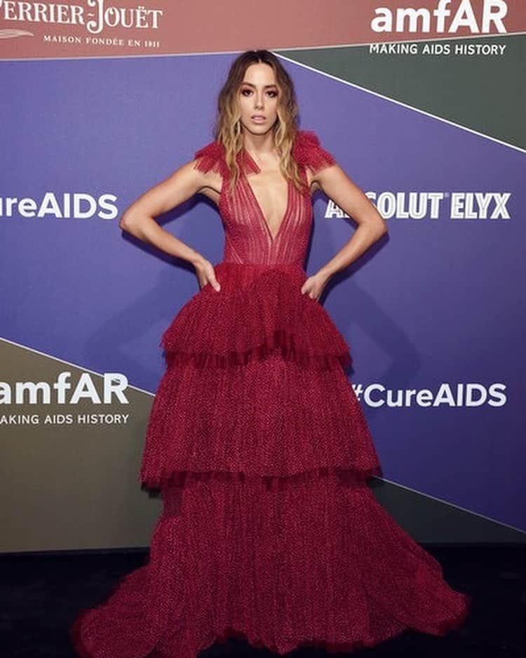 クロエ・ベネットのインスタグラム：「My first night EVER in Italy. I wore this, while drinking the best wine, and eating the best pasta. And now I’d like to never leave k great thnx. 💋」