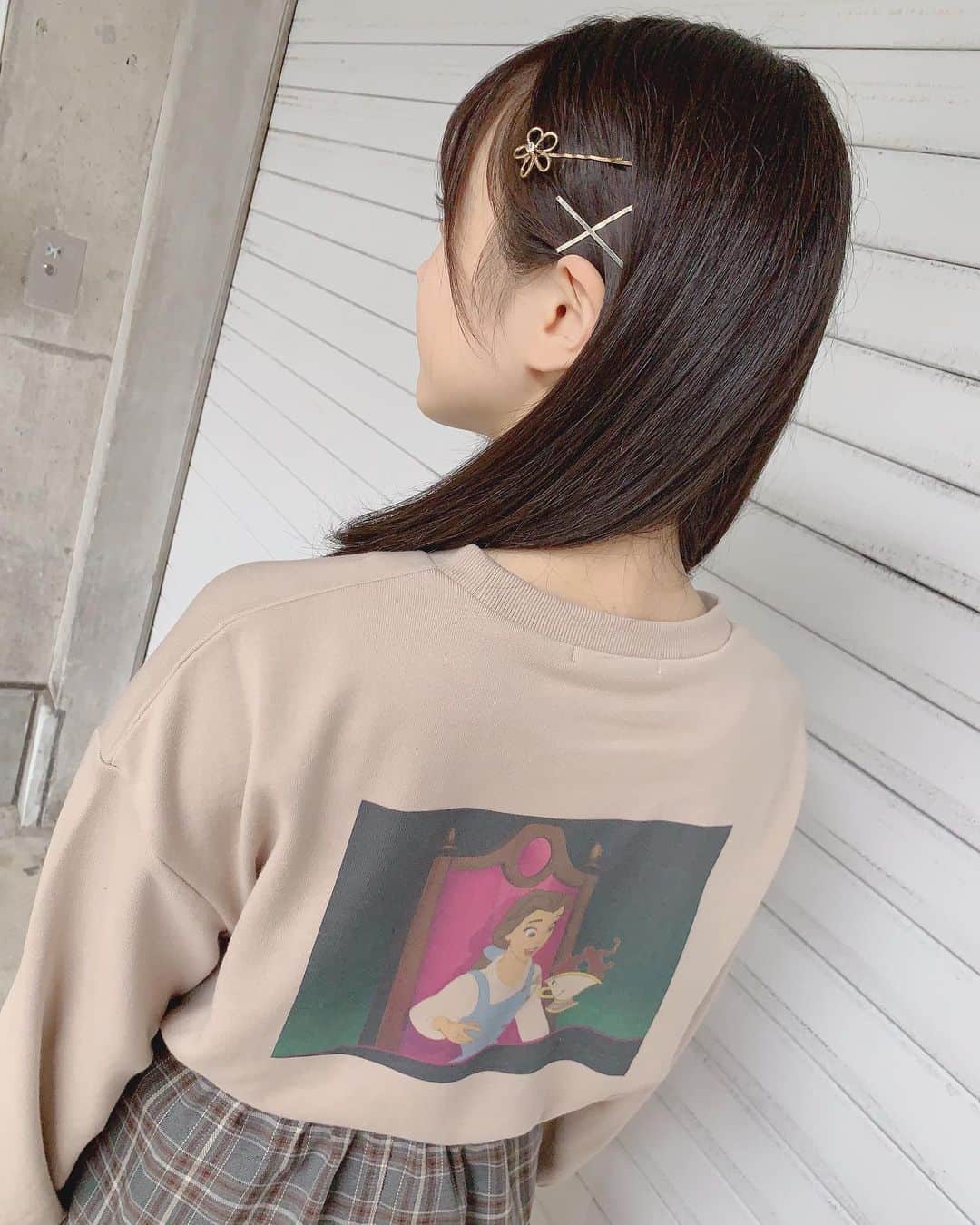 坂本真凛のインスタグラム：「握手会ありがとうございました！ みんなからは見えなかったけど背中がかわいいのー♡  プリンセスの中でいちばんすき！」