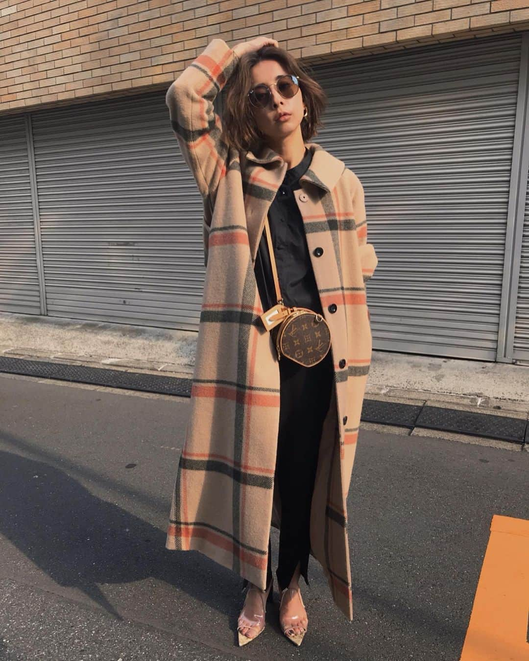 黒石奈央子さんのインスタグラム写真 - (黒石奈央子Instagram)「あめりふく。 . CHECK SOUTIEN COLLAR COAT ¥40700+tax 9/26 アウター先行発売 LACE UP SLEEVE BLOUSE ¥12900+tax 9/24 COMFY SLIT TAPERED PT ¥14800+tax 10/1 . . ウールのチェックコートはオリジナルチェックで、わざわざ生地から作ったオリジルコート！ シルエットもストンとしていてめちゃ可愛いのだ！ .  @ameri_shinjuku @amerivintage @ameri_daikanyama @ameri.shinsaibashi #ameri#amerivintage #fashion #vintagefashion #coordinate#ootd#outfit#osanposnap #705_outfit #大人ファッション #大人コーディネート #大人スタイル #modestyle #modefashion#modecasual」9月22日 17時28分 - blackstone705