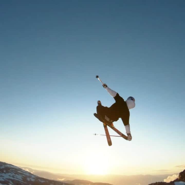 のインスタグラム：「enter skiing heaven with @factionskis 👇 the full trailer for 'the collective' is ready to watch now on YouTube 🤓 . 🎥: @etiennemerel Featuring the skiing of: @macforehand @apollski @samanthamatten @anttiollila @kellysildaru @mathilde_gremaud @w_berman . #skiing #snow #adventure #explore #peaks #redbull」