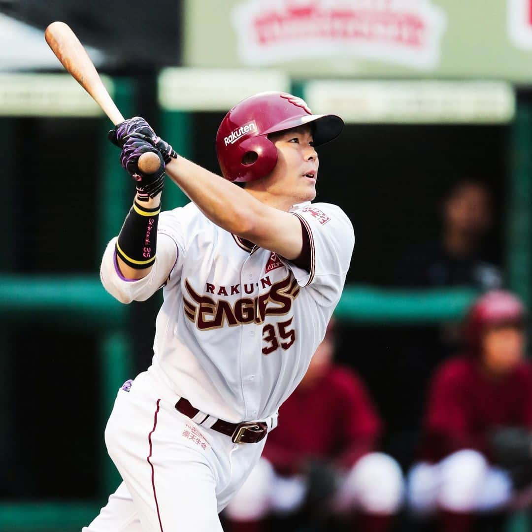 東北楽天ゴールデンイーグルスさんのインスタグラム写真 - (東北楽天ゴールデンイーグルスInstagram)「⚾️ ⚾️E 7-5 L⚾️ 今日も絶対に負けられない試合を制してCSマジック2‼️ 先発の石橋選手が8回途中自責点4の好投で8勝目✨ 浅村選手は31号2ランを含む2安打3打点とお暴れ🔥 今日も1番の島内選手が3安打3得点で打線を牽引💯 銀次選手も決勝の犠牲フライを含む3打点の活躍👏🏼 そして9回は松井選手が締めて37セーブ目👑  #rakuteneagles #RESTART #日本一の東北へ #浅村栄斗 #石橋良太 #島内宏明 #銀次 #松井裕樹」9月22日 17時44分 - rakuten_eagles