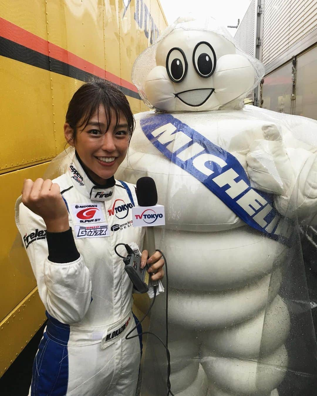 岡副麻希さんのインスタグラム写真 - (岡副麻希Instagram)「🏎﻿ #宮城#スポーツランドsugo 第七戦﻿ 今日も素晴らしい瞬間、空間に居られて﻿ しあわせでした🌏✨✨﻿ #サーキット にお越しになっていた方、 風邪をひかないよう、 ぬくぬくして下さいね😌☔️ ﻿ レース後に#ミシュランくんと﻿ 同じ方向に向かっていて、記念にパシャり💕⛄️﻿ ツーショットうれしいなぁ😍😍ありがとう💖﻿ ﻿ そんな今夜の【#スーパーGTプラス】﻿ #テレビ東京（23時30〜）は、﻿ #大分オートポリス 第六戦﻿ #GT300 決勝の模様をお届けします😊﻿ 今日と同様、雨天での大波乱のレースでした！ ﻿ ﻿ ぜひご覧ください☺️♩﻿ #superGT﻿」9月22日 17時37分 - maki_okazoe_official