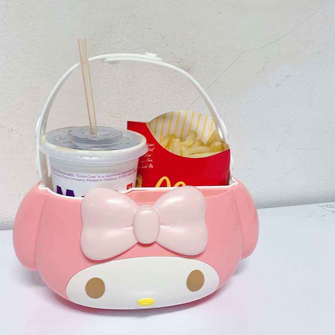 廣川奈々聖のインスタグラム：「．﻿ ﻿ マイメロちゃんののドリンク＆ポテトスタンド〜！﻿ タイのマクドナルドでGETしました きゃわ！﻿ 🐰🍟💕💗﻿ ﻿ ﻿ ･﻿ ･﻿ ･﻿ ﻿ #マクドナルド #タイ土産 #mcdonalds #タイ旅行」