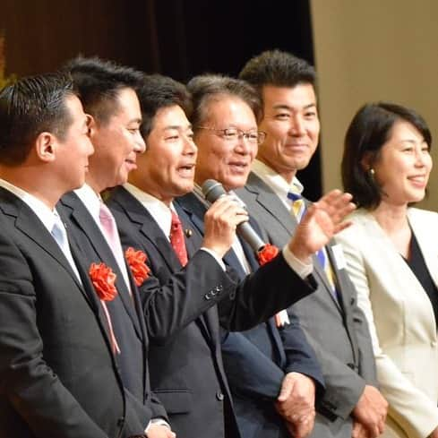 長妻昭のインスタグラム：「山井代議士、20周年パーティにて」