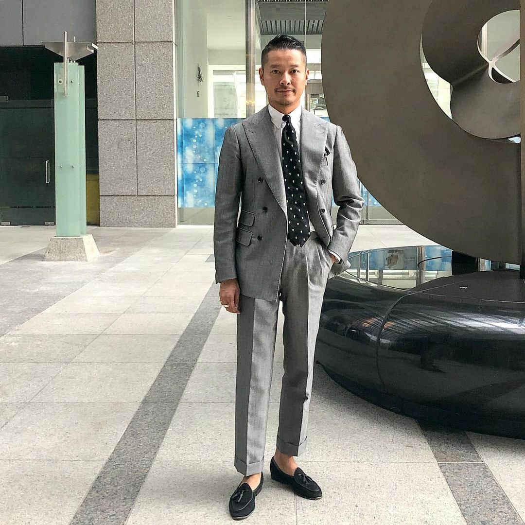 高田朋佳さんのインスタグラム写真 - (高田朋佳Instagram)「“contemporary classic style...” ———————————————————————— #newcolonialstyle #jetset #singapore #luxuryresort #colonyclothing #coloniallifestyle #singaporelife  #lifestyle #fashion #mensfashion #menswear #mnswr #mensstreetstyle #streetstyle #streetfashion #menwithstyle #menwithclass #menwithstreetstyle  #classicstyle #mensclothing」9月22日 18時18分 - tomoyoshi_takada