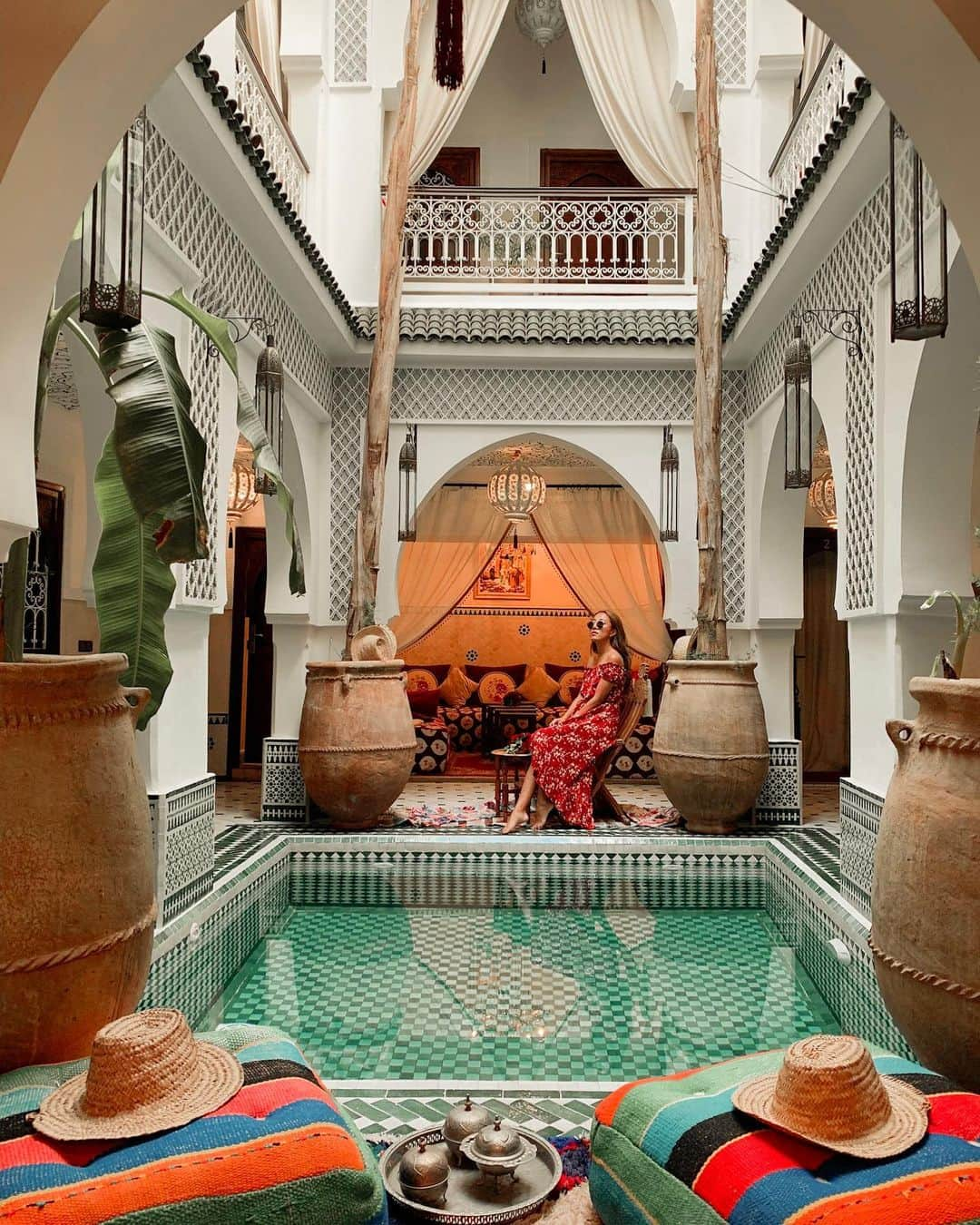 福井仁美さんのインスタグラム写真 - (福井仁美Instagram)「This is Moroccan riad!!!!🌹🌹 @riadjemaaelfnaandspa ─────────────────────── ラストの街Marrakech!! まさに旧市街のど真ん中にあるRiad。 リアドは、モロッコ独特の宿泊宿で、中庭のある家って意味。 ここの中庭のプールも小物も可愛すぎた❤️ ・ インスタグラマーぽい人多め 笑 #riadjemaaelfna #riad #marrakech #マラケシュ morocco #shooting #moroccotravel #moroccotrip #morocco_vacations #モロッコ #モロッコ旅行 #jetsetter #المغربية  #travelphotography #travelersnotebook  @mytrip_stw  #お部屋よりも写真派の人にオススメ」9月22日 18時21分 - hitton28