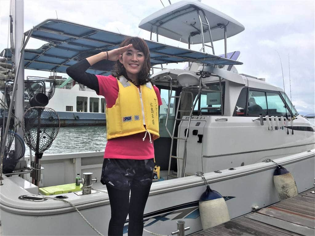 女子アナ47のインスタグラム：「. こんにちは、47発信プロジェクトです！本日は久保田夏菜アナウンサーが『人生初操船でのクルージング』をお届けします！ . こんにちは！広島担当の久保田夏菜です。 先日、“久保田夏菜と行く、マリンチック街道竹原のクルージング”を楽しんできました。 私が操船できる船は限られているので、少人数にはなりましたが、 一般公募で応募してくださった勇気ある挑戦者とともに（笑）！！・・・・・・ . 続きはトップページのリンクから『47発信プロジェクト』へ！ . #47発信プロジェクト #アナウンサー #フリーアナウンサー #女子アナ #女子アナ47 #地方創生 #地方創生アナウンサー #マッチングサイト #マッチングサービス #47発信プロジェクト #久保田夏菜 #広島 #クルージング」