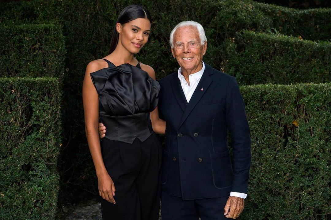 Armani Officialさんのインスタグラム写真 - (Armani OfficialInstagram)「Mr Armani with some of the special guests who attended the #GiorgioArmani women’s SS20 show held at the brand’s historic headquarters in Via Borgonuovo 11. #mfw #ArmaniStars @tinakunakey @realbarbarapalvin @margheritabuyofficial @lasmutniak @elisasednaoui @alecattelan @ludosauer @deenathe1st @christianvieri @costy_caracciolo @rociommorales」9月22日 18時25分 - emporioarmani