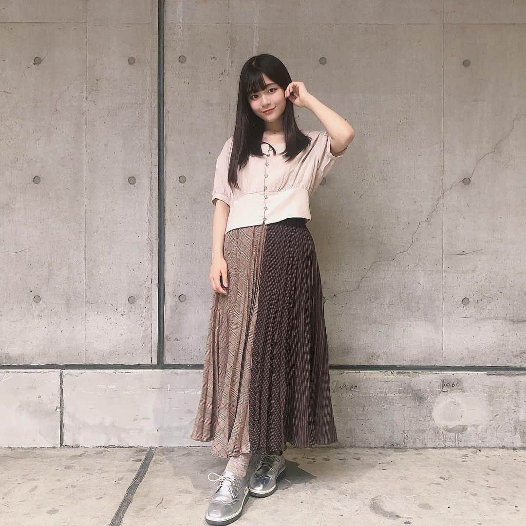 清司麗菜さんのインスタグラム写真 - (清司麗菜Instagram)「今日のお洋服は上下ともあいにゃーのものです🙄❤️ ㅤㅤㅤㅤㅤㅤㅤㅤㅤㅤㅤㅤㅤ バイカラーのスカートかわいい💕 ㅤㅤㅤㅤㅤㅤㅤㅤㅤㅤㅤㅤㅤ 普段着れないような系統の服を着れて新鮮な気持ちです😳 ㅤㅤㅤㅤㅤㅤㅤㅤㅤㅤㅤㅤㅤ あいにゃー貸してくれてありがとう😂💕 ㅤㅤㅤㅤㅤㅤㅤㅤㅤㅤㅤㅤㅤ 握手会ありがとうございました！！ ㅤㅤㅤㅤㅤㅤㅤㅤㅤㅤㅤㅤㅤ #握手会#パシフィコ横浜#あいにゃーコーデ」9月22日 18時27分 - seiji_0007