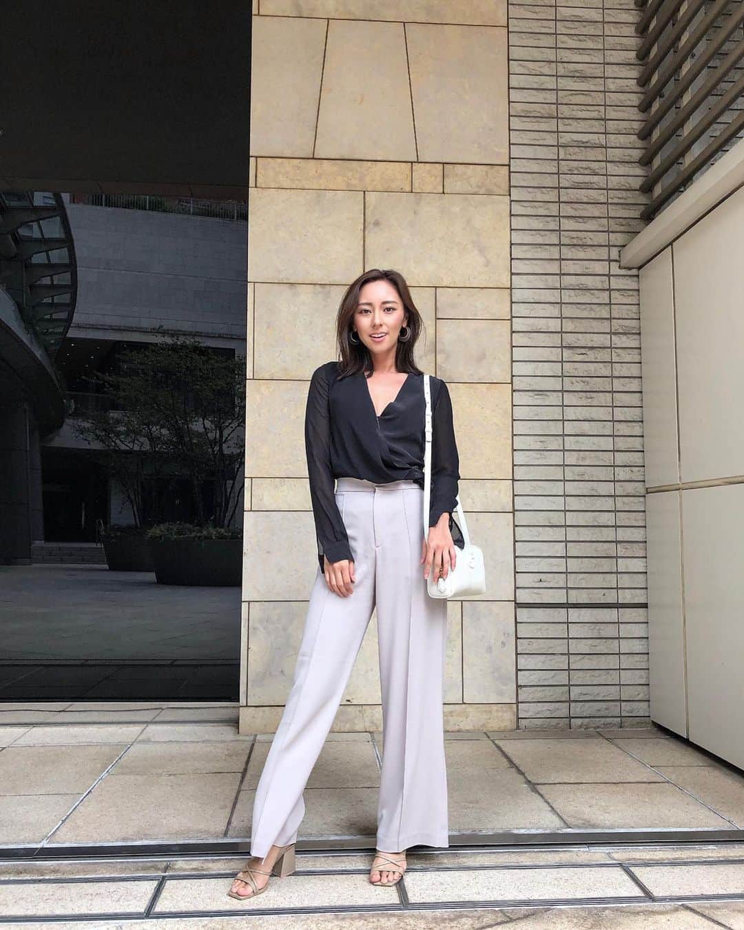 のインスタグラム：「@armani 2020 SS collection show with lovely Eimi chan🖤 アルマーニ2020年春夏コレクションランウェイショー お友達と観に行ってきました〜！ 春夏も可愛いアイテム沢山ありました♡ . #Tokyo #Milan #2020ss #armani #fashionweek」