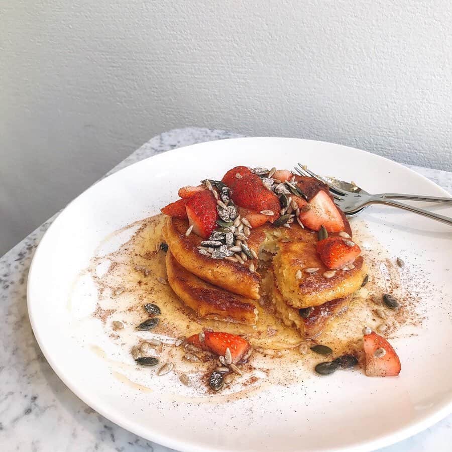 Eat With Steph & Coさんのインスタグラム写真 - (Eat With Steph & CoInstagram)「Checked out this new kid on the block @livrestaurantgroup last weekend and fell in love with their beautiful take on ricotta hotcakes 🥞, part of their breakfast & lunch menus.  How are you loving the look of these? 🥰 I think these were #berrygood 😂📸 @vernahungrybanana  #breakfastlondon #breakfastlover #pancakestack #pancakelover #breakfastideas #weekendbrunch #eathealthy #berrylicious #superfood #onthetable #timeoutlondon #brunching #londonbylondoners #eatwellbewell #eatbeautiful #prettyplates #prettyfood #sweetbreakfast #eattherainbow #healthysnacks #whatieat  #londonbrunch #breakfastofchampions #foodfeed #munchies #yummylicious #好吃 #美食」9月22日 19時00分 - eatwithsteph_ldn