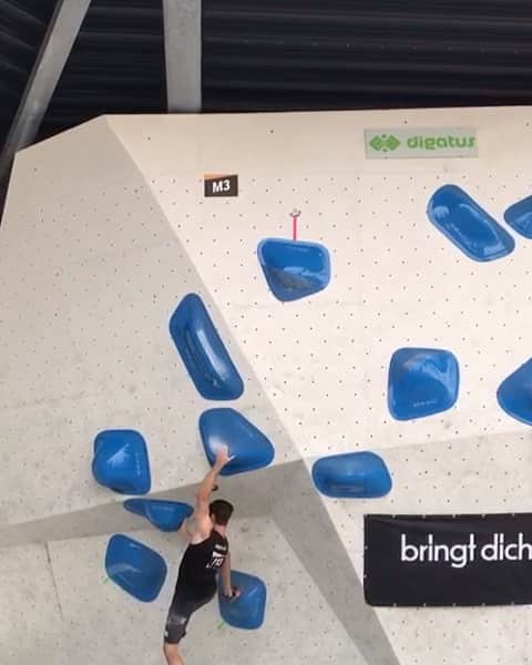 ヤン・ホイヤーのインスタグラム：「Found some alternative beta and enjoyed campusing on the last boulder 😎 @mammut_swiss1862  @madrockclimbing」