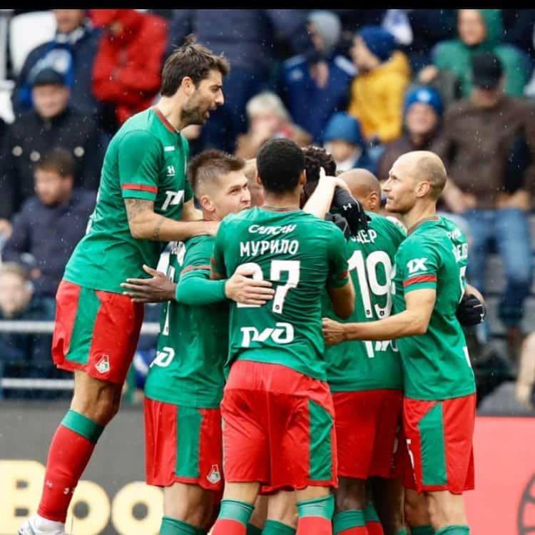 ベネディクト・ヘーヴェデスのインスタグラム：「Important three points after the champions league week. @fclokomotiv」