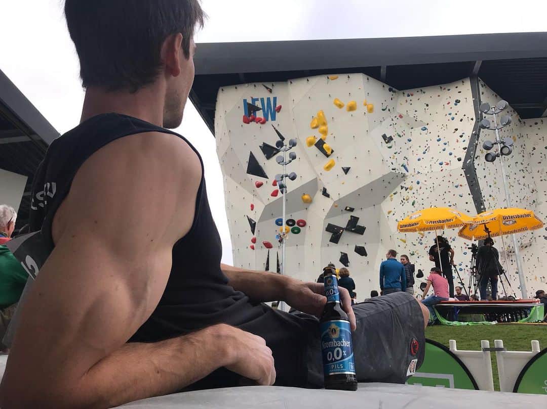 ヤン・ホイヤーのインスタグラム：「🥇 at German combined nationals! A false start (0,099) in speed increased the pressure throughout the rest of the day but luckily I didn’t make any other mistakes 😅 @philippmartin_climb climbed well all weekend and takes home a well deserved silver medal!  #Anzeige #krombacher #nullkommanull #sportmachtdurst #erfolgsdurst」