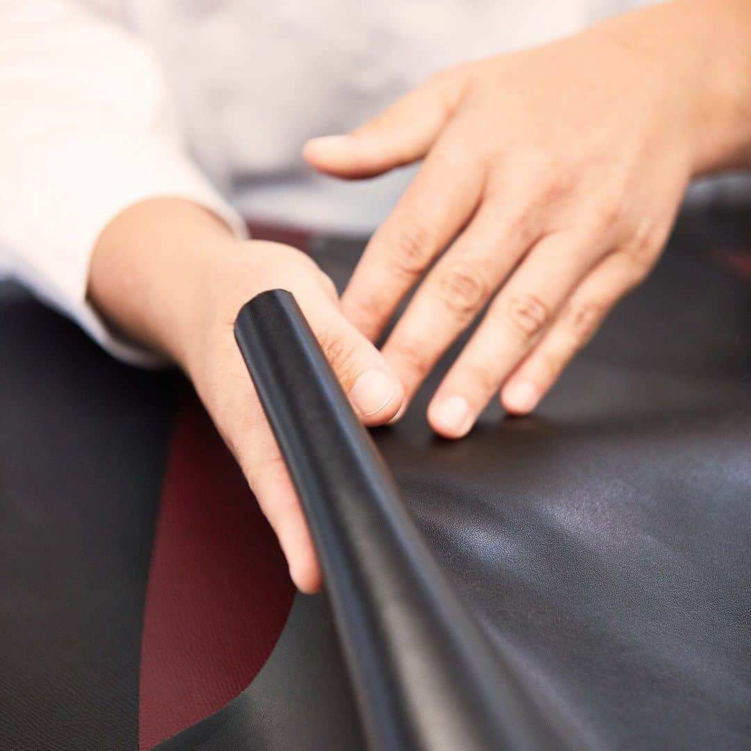 のインスタグラム：「Italianness at its best. From design to production, the whole process ensures that every Furla bag is made with careful attention to detail.  #thefurlasociety #furlafeeling #newcollection #furla #accessories #fashion」