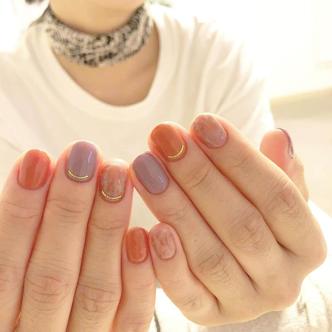 Kana Kobayashiさんのインスタグラム写真 - (Kana KobayashiInstagram)「#タイダイネイル #秋ネイル #ネイル #新色 #秋色 #ネイルアート #nails #shortnails」9月22日 19時18分 - anela_kana