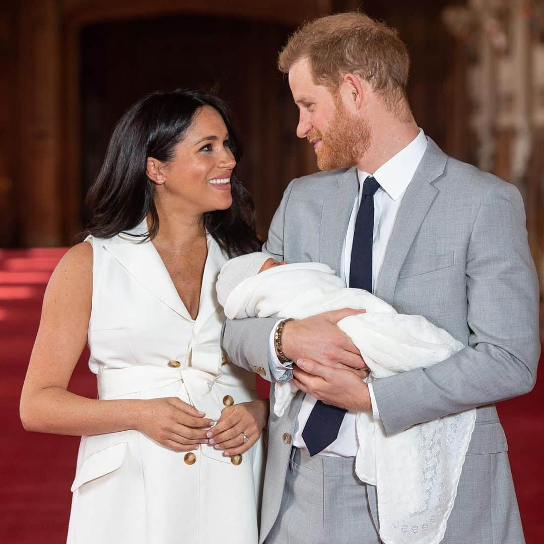 ELLE UKさんのインスタグラム写真 - (ELLE UKInstagram)「Prince Harry and Meghan Markle just did the sweetest thing for Archie ahead of their royal tour of South Africa 💕 LINK IN BIO」9月22日 19時39分 - elleuk