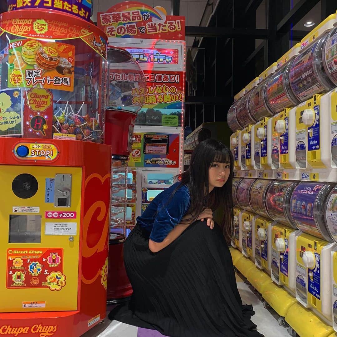 かれんのインスタグラム：「床にスカート付いてますよお姉さん(^O^)」