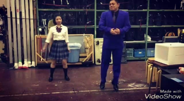 太田芳伸のインスタグラム：「【本番前に踊ってみた】 井上安世ちゃんに昨日教えてもらった ハンドクラップ‼️ このダンスを30分毎日踊れば ２週間で10kg痩せるらしい‼️ それを二人で踊ってみた‼️ Instagramは3分載せれないので見辛いかもですが、是非とも👍✨ 本番二人とも汗だく。 藍座長に叱られる😵😵😵💦 もしこんなんやって欲しい‼️‼️‼️ って言うのあれば言うてね🎵 なるべく挑戦します👍✨」