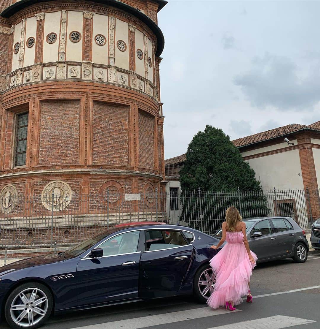 アンナ・デッロ・ルッソさんのインスタグラム写真 - (アンナ・デッロ・ルッソInstagram)「Sunday morning 🌞of Milan fashion week 🎀🎀🎀 @maserati_italia 🚙」9月22日 20時05分 - annadellorusso