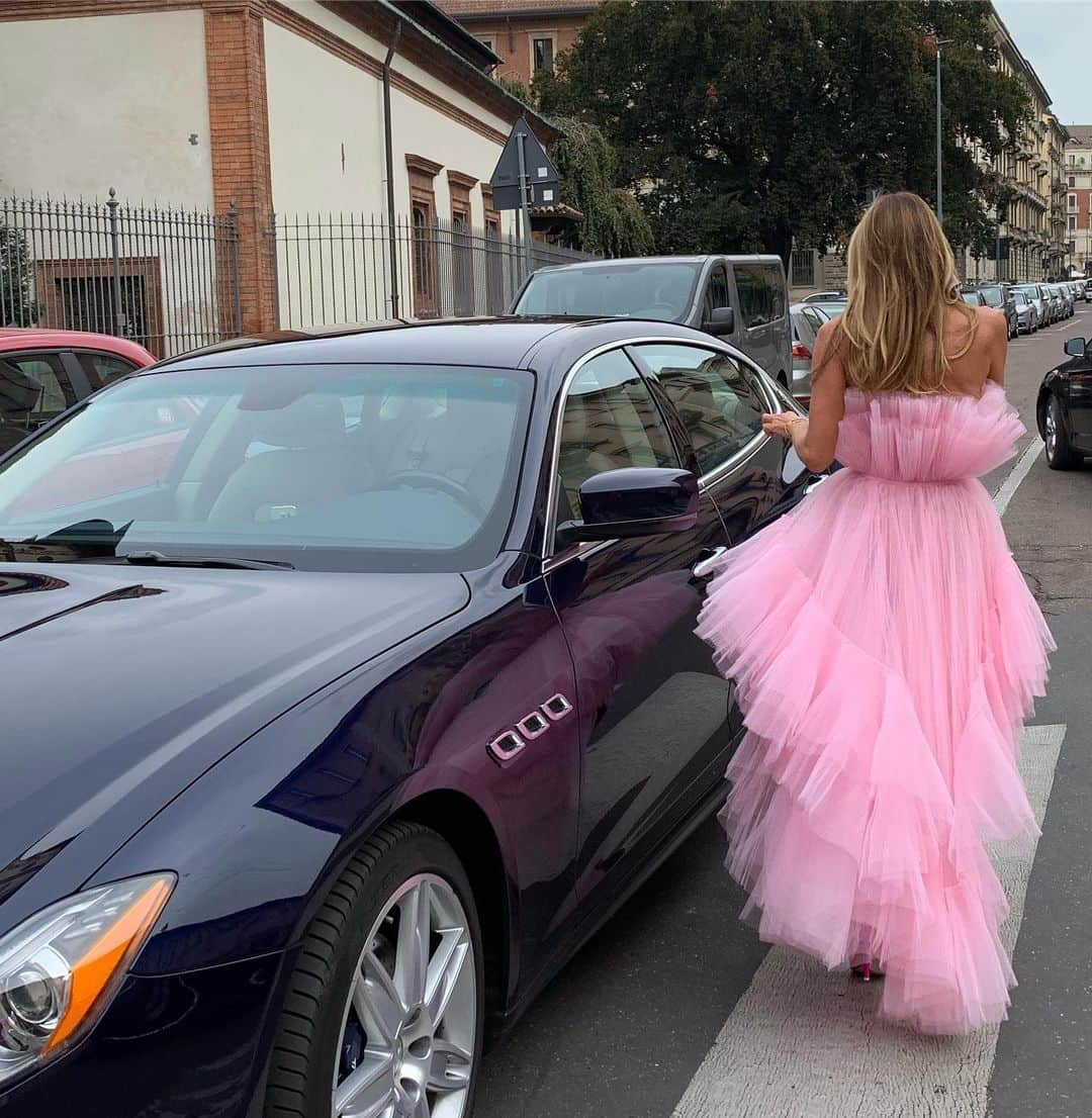 アンナ・デッロ・ルッソさんのインスタグラム写真 - (アンナ・デッロ・ルッソInstagram)「Sunday morning 🌞of Milan fashion week 🎀🎀🎀 @maserati_italia 🚙」9月22日 20時05分 - annadellorusso