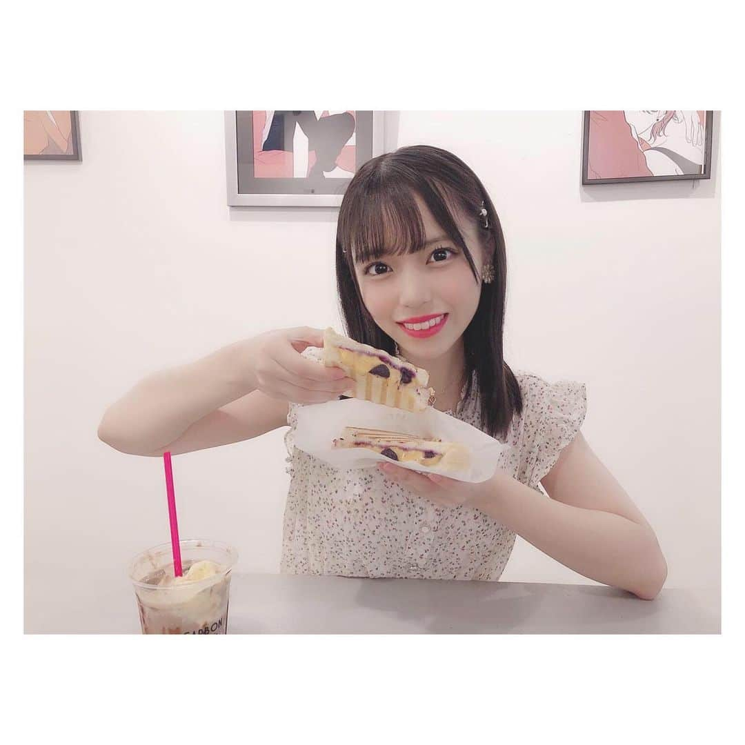 岩田陽菜さんのインスタグラム写真 - (岩田陽菜Instagram)「#ホットサンド も食べたよ〜☺️✨﻿ ﻿ 本当モッツァレラチーズさんのが食べたかったんだけどなくてね、#ブルーベリー と #チーズ と #ベーコン が入ってるのにしたんだ〜👏🏻👏🏻﻿ ﻿ 意外と合うのです！！！🧐💕﻿ ﻿ ﻿ #blueberry #cheese #bacon #hotsand #パン﻿ #福岡 #福岡カフェ #cafe #天神 #博多 #天神カフェ ﻿ #私服 #ワンピース #emsexcite #花柄 #花柄ワンピース #accessory #ヘアピン #earring #NICECLAUP﻿ ﻿」9月22日 20時13分 - hina_naso_stu48