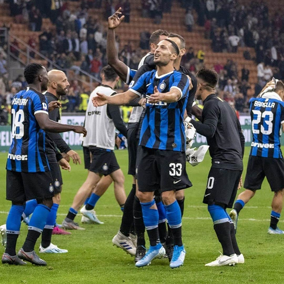 ダニーロ・ダンブロージオさんのインスタグラム写真 - (ダニーロ・ダンブロージオInstagram)「Vincere per convincere!!! ⚫️🔵💪 @inter #amala#fcinter#derby#milaninter#winner#team」9月22日 20時06分 - danilodambrosioreal