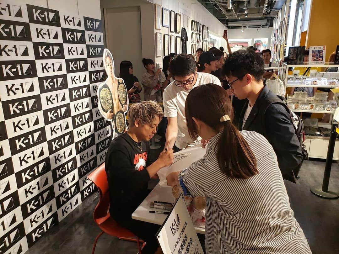 武尊さんのインスタグラム写真 - (武尊Instagram)「今日は渋谷LOFTで K-1 OFFICIAL POP UPイベント！ たくさんのご来場ありがとうございました✨🐒 #渋谷LOFT #k1OFFICIALPOPUPSTORE」9月22日 20時07分 - k1takeru