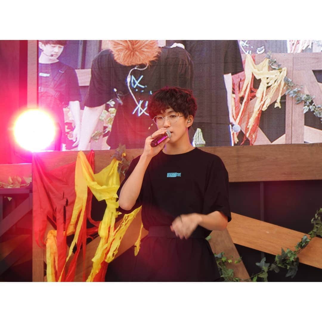 のインスタグラム：「﻿ ＼THE BACK OF THE LIVE／﻿ ﻿ #SUPERDRAGON(@superdragon_official)﻿ ﻿ #裏側密着レポート﻿ SUPER★DRAGON ONEMAN LIVE﻿ 「IDENTITY NINE」﻿ 2019.09.07@日比谷野外大音楽堂﻿ ﻿ #池田彪馬(@00_hyoma_0602_) ver.﻿ ﻿ #エムオンミュージック﻿ にて記事＆動画公開中」