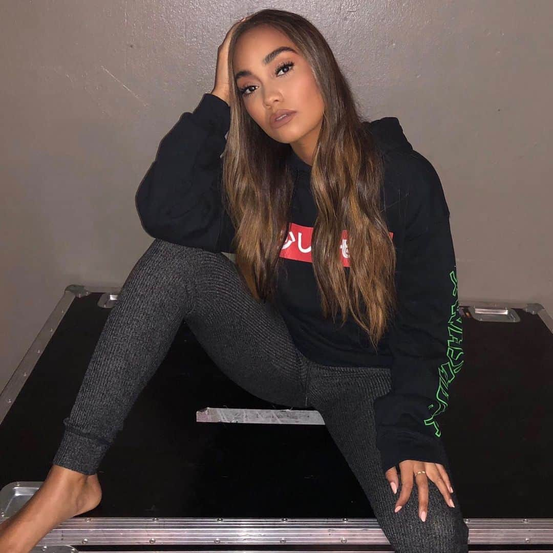 リトル・ミックスさんのインスタグラム写真 - (リトル・ミックスInstagram)「🚨 NEW MERCH 🚨 This Wasabi Hoodie is everything 😍 #lm5thetour」9月22日 20時21分 - littlemix