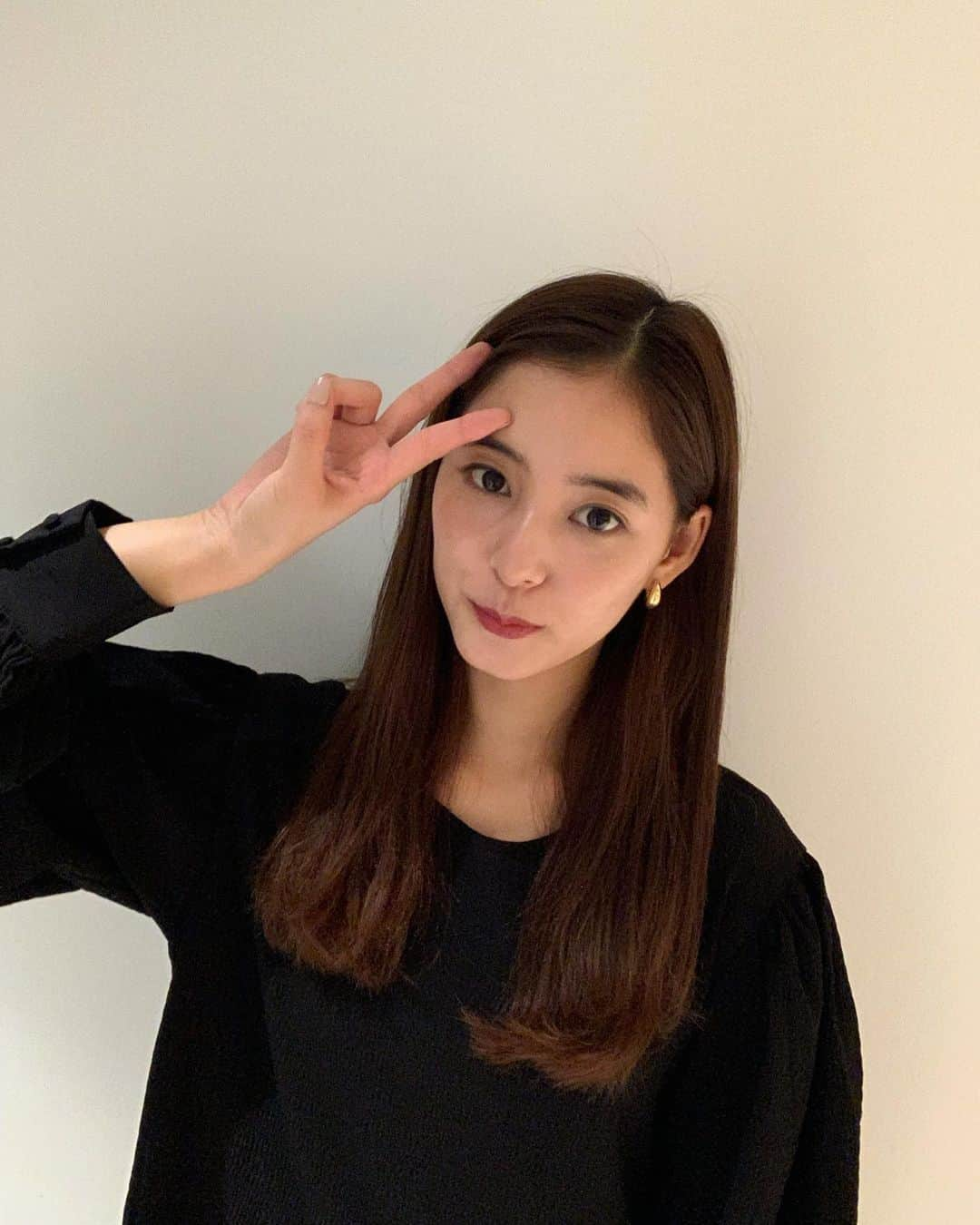 新木優子さんのインスタグラム写真 - (新木優子Instagram)「インスタライブでもお話しした毛先だけ外向きワンカール🦱 簡単なのにニュアンスが出るのでオススメです‼︎ ポニーテールにしてもいい感じに☺️ ちょっと湿気で崩れてしまってるけど、、、🙇‍♀️」9月22日 20時31分 - yuuuuukko_