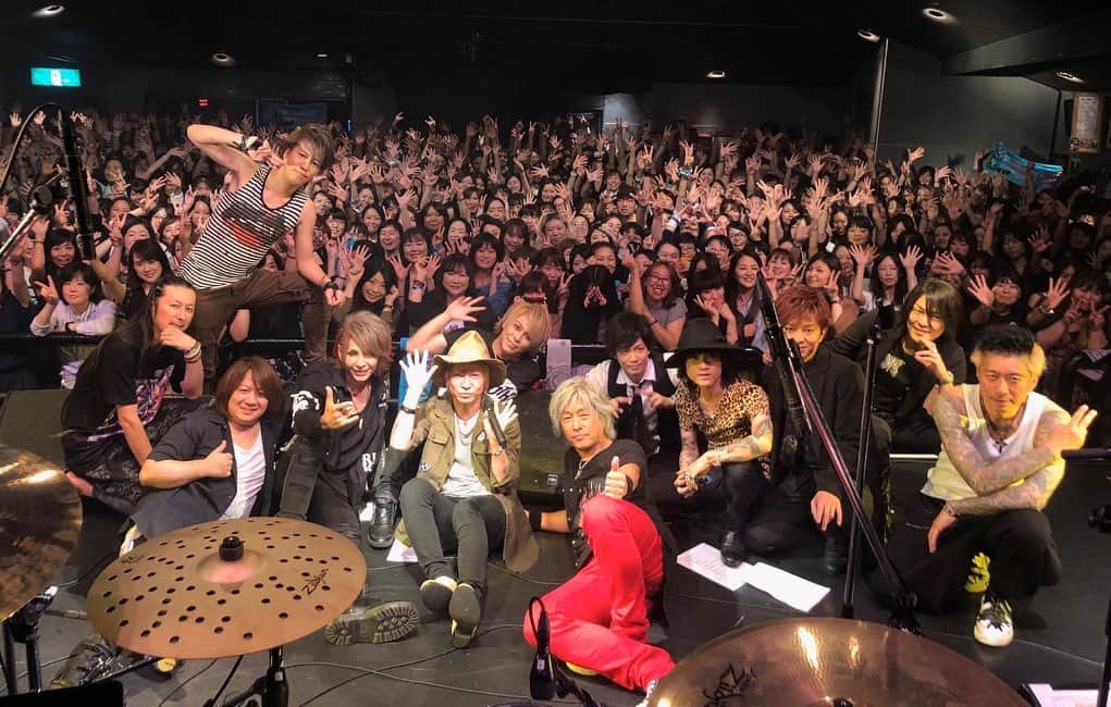 Ju-kenのインスタグラム：「Vocal Summit 、華やかに大団円で終了🔥  来年も楽しみですねぇ♫  #vocalsummit2019  styling by @bambridge_smackengineer  #justindavis」