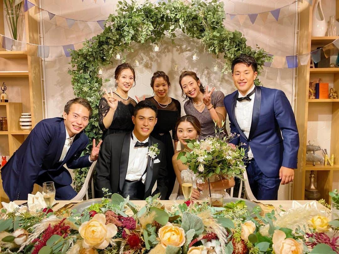 五十嵐千尋さんのインスタグラム写真 - (五十嵐千尋Instagram)「. 今日は優奈&翼の結婚式👰💒🤵 優奈とは同じ種目で競り合ってきてた仲間で、つーとは同じチームメイトとして練習を共にしてきて、思い出深いお二人さんでした🥺 そんなお二人の結婚式をみて、たくさんうるうるきました😢 今日は本当におめでとう🎈💐 .  #happywedding  #swimmer #jss #teamH #0922」9月22日 20時37分 - iga24chiii