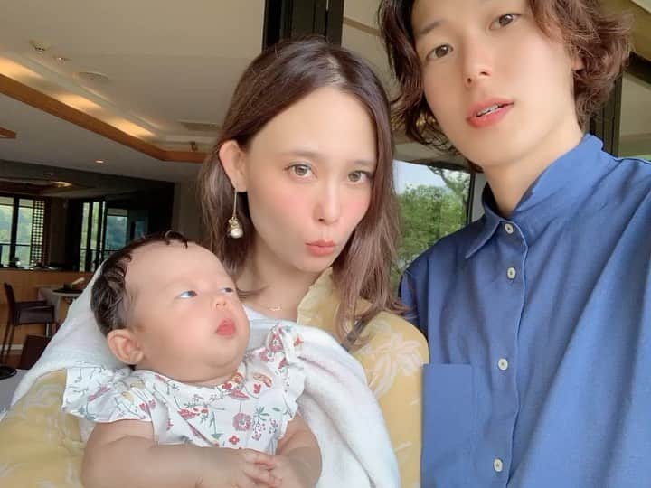 本田しおりのインスタグラム：「娘が生まれてから初めての家族旅行  #家族旅行 #犬神家 ならぬ #大神家」