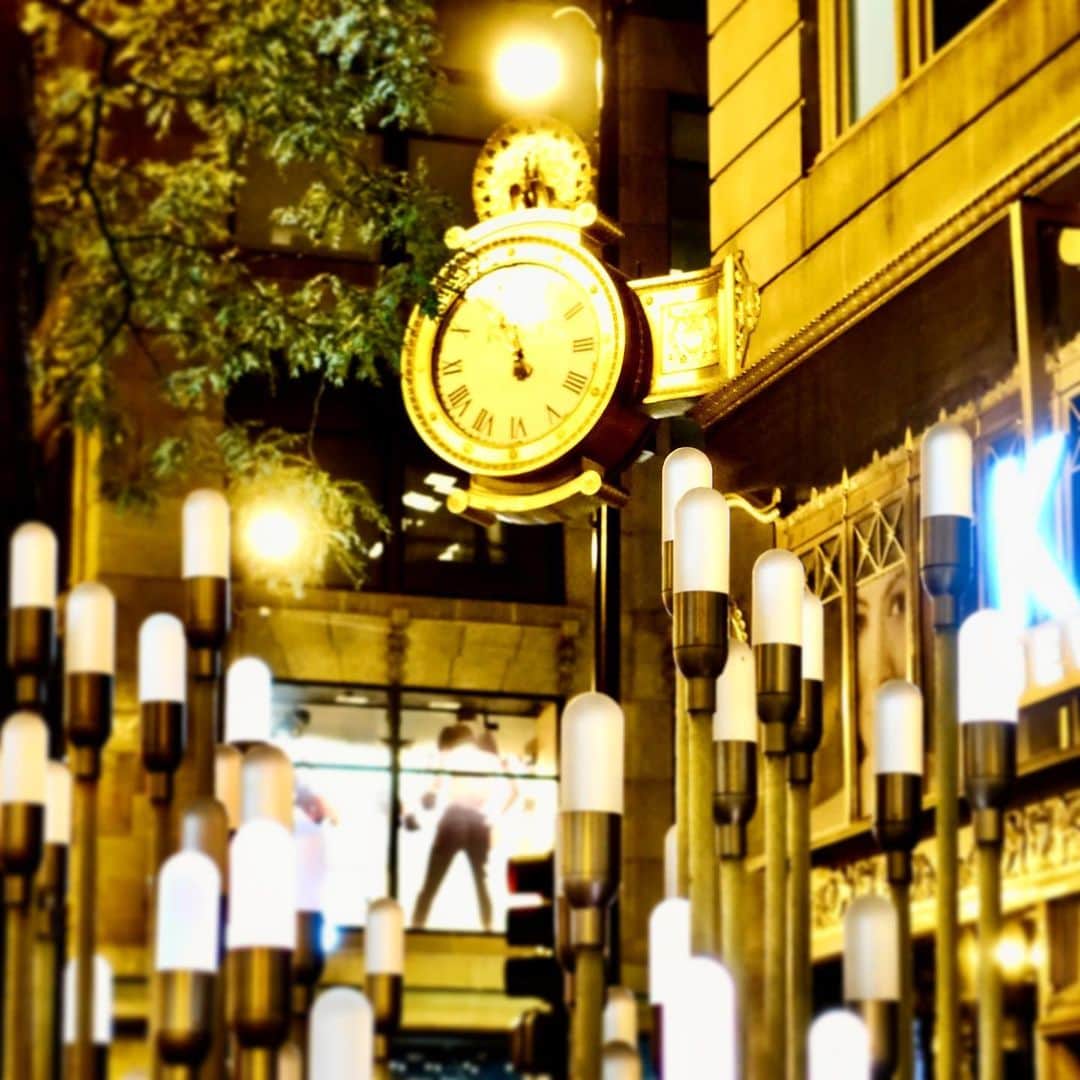 川原亜矢子のインスタグラム：「Chicago loop area 🕰 #clock #history #walk #時計 #歴史 #散歩」