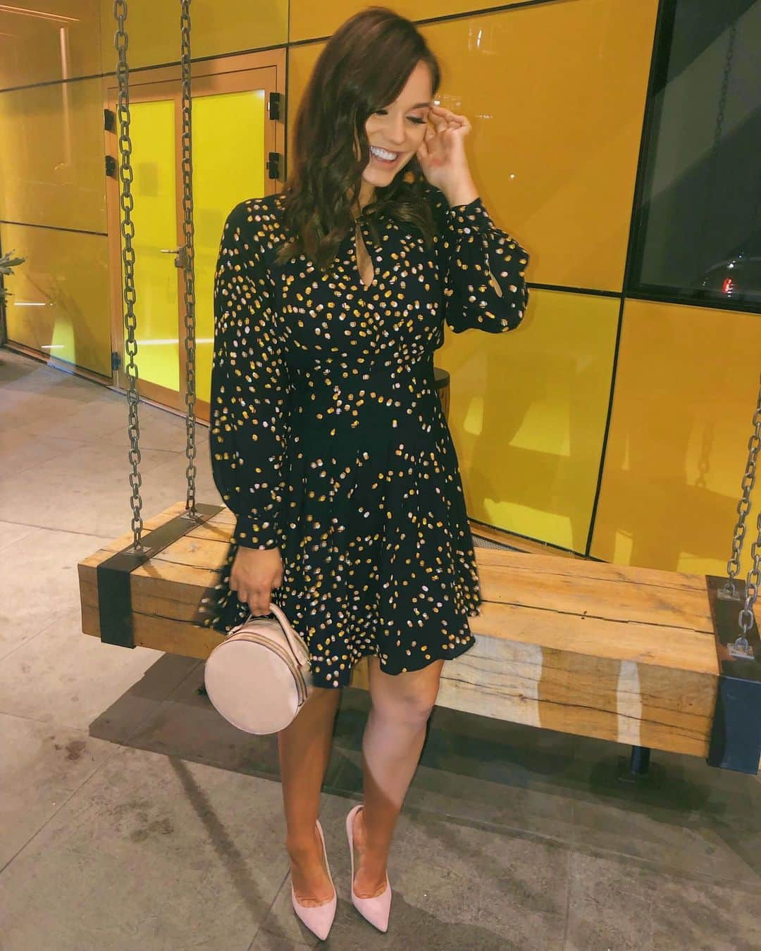 ヴィッキー・パティソンさんのインスタグラム写真 - (ヴィッキー・パティソンInstagram)「Last nights look... ✨💕 I got loads of lovely compliments on this dress- I got it yesterday and it’s from @reiss! Their new autumn and winter collection is just gorgeous! I teamed it with blush @houseofcb suede court shoes and a lovely little pale pink @lrm_goods circle bag! (Some of the spots on the dress are pale pink btw.) I’m also looking forward to wearing it with tan boots when the weather gets a little colder 😍  And THANKYOU to my @marysmobilebeautyandtanning for my lovely @fakebakeunited spray tan courtesy of @secretspauk ✨」9月22日 21時03分 - vickypattison