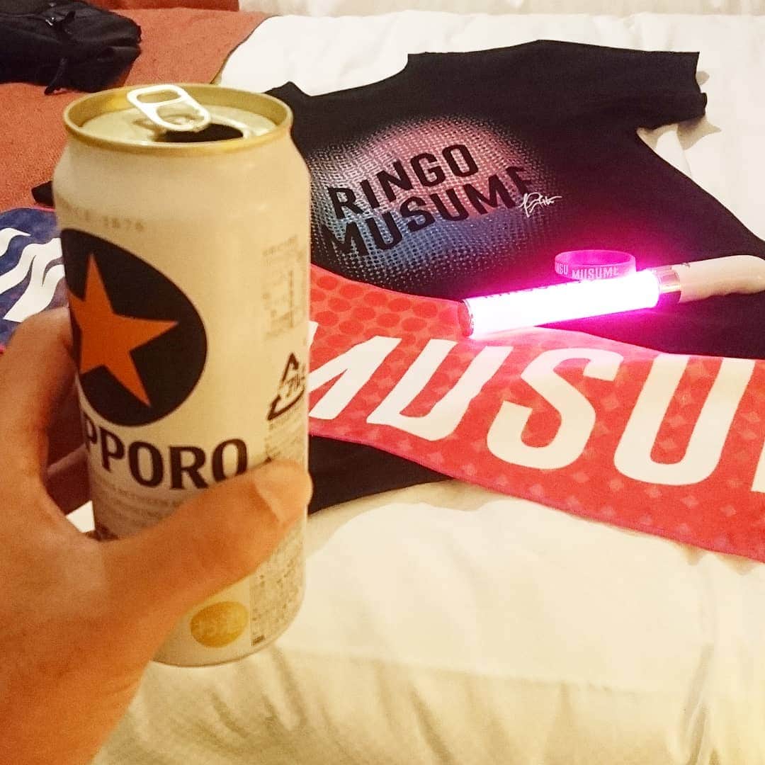 のインスタグラム：「良いライブだったな～♪ありがとう！お疲れ様でした！乾杯✨✨✨ #RINGOMUSUME #りんご娘 #19th #AnniversaryLIVE #青森Quarter #ライブ終わって振り返ったら後ろにいた吉崎が泣いてたよ笑」