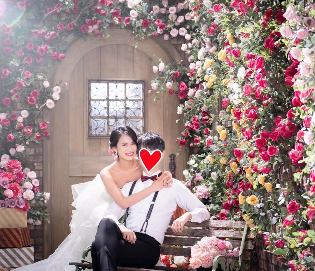 七尾エレナのインスタグラム：「結婚しました👰🤵💒 ＊ とてつもなくスピード婚で 交際0日婚約でした！ 主人とは3年前から知り合いでしたが 先日、お食事をしている際に 「付き合ってください」ではなく 指輪と共にプロポーズをしていただき そのまま婚約 そして結婚をいたしました。 ＊ 私自身も大変驚きましたが 彼の行動力に感激し すぐに決意が固まりました。 ＊ 行動力が人一倍あって 誠実で、まっすぐで、優しくて ちょっと天然な そんな主人の事が大好きです😌 ＊ 結婚しましたが お仕事ネームは引き続き 七尾エレナとして活動させて頂きます！ ＊ ウェディングフォトは スタジオルミナスにて 婚約してすぐに撮影しました✨ とっても素敵に撮っていただけて嬉しいです！ 👇 スタジオルミナス @studio_luminous_tokyo」