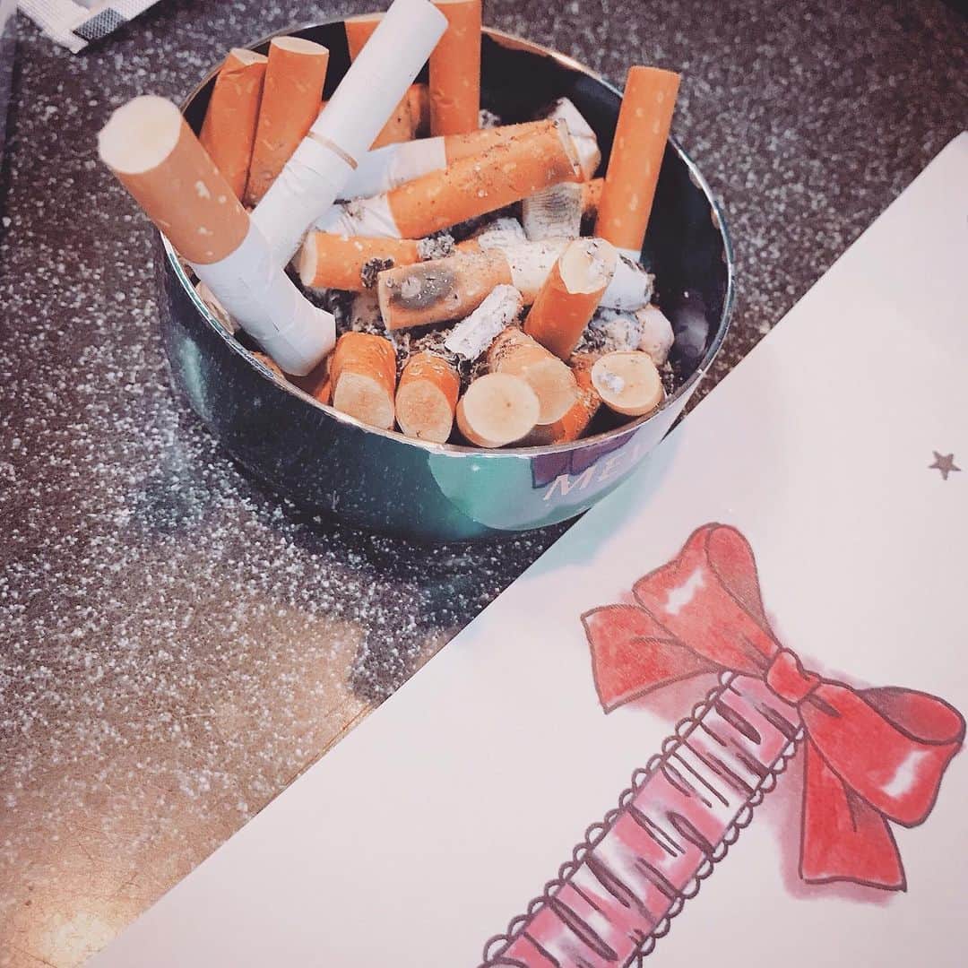 ハナエさんのインスタグラム写真 - (ハナエInstagram)「🚬🎀 ﻿ ﻿ ﻿ ﻿ #cigarette #smoking #smokingkills #ribbon #girly」9月22日 21時30分 - hanae_0227