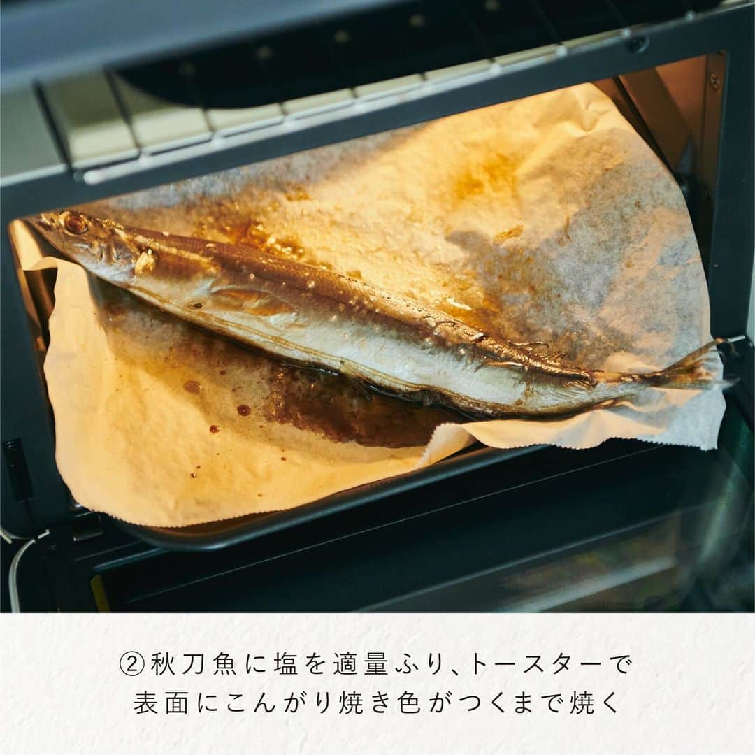 ルミネ北千住さんのインスタグラム写真 - (ルミネ北千住Instagram)「・ #senjuレシピ部  ㅤㅤㅤㅤㅤㅤㅤㅤㅤㅤㅤㅤㅤ ルミネ北千住では毎月、料理研究家・フードコーディネーターとして活躍する河瀬璃菜さん(@linasuke0508)にご協力いただき、“簡単でおいしいレシピ”をお届けしています。 ㅤㅤㅤㅤㅤㅤㅤㅤㅤㅤㅤㅤㅤ 第7回目は、「秋刀魚の炊き込みご飯」をご紹介🍁 脂ののった秋刀魚の旨みを余すことなく味わうには炊き込みごはんがオススメ。すだちの爽やかな香りと酸味がアクセントになり秋の訪れを感じられる一品です。 ㅤㅤㅤㅤㅤㅤㅤㅤㅤㅤㅤㅤㅤ ------------------ STEP. ①研いだ米をたっぷりの水に30分ほど浸し、ざるにあげて水気を切る。 ②秋刀魚に塩を適量ふり、トースターで表面にこんがり焼き色がつくまで焼く。 ③土鍋に米、Aを入れる。 ④強火にかけ、沸騰したら蓋をして弱火で12分ほど加熱する。 ⑤火を止めてから、秋刀魚をのせて蓋をしたまま15分ほど蒸らす。 ⑥2mm幅に切ったすだちをのせたら完成！ ------------------ ㅤㅤㅤㅤㅤㅤㅤㅤㅤㅤㅤㅤㅤ - TODAYʼS MEMO – 土鍋の中から熱気が逃げないように、沸騰した後は出来上がりまで蓋を外さないことがポイント☝ ㅤㅤㅤㅤㅤㅤㅤㅤㅤㅤㅤㅤㅤ - 材料 - 秋刀魚・・・1尾 すだち・・・1個 米・・・・2合 A めんつゆ(3倍希釈)・・・40cc トミーズ/1F 水・・・360cc 塩・・・ひとつまみ 生姜(千切り)・・・1かけ ㅤㅤㅤㅤㅤㅤㅤㅤㅤㅤㅤㅤㅤ 次回のレシピは「ハロウィンチラシ寿司」。 お楽しみに〜✨」9月22日 21時45分 - lumine_kitasenju