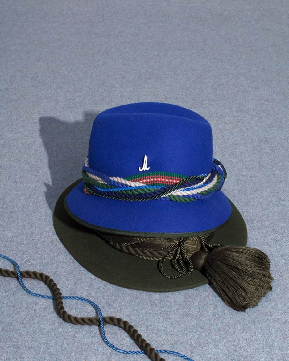 ミュールバウアーさんのインスタグラム写真 - (ミュールバウアーInstagram)「Mühlbauer | #tracht ▪️ With the word “Tracht” we mean headwear with a visible reference to a particular region, where we come from: from #austria - from the #alps . These hats can be recognised by their specific shapes, colours or decorative elements. For example the ribbon from #ausseerland (a wide, green silk ribbon), silk or woollen cords, and tufts of chamois hair or feathers that smarten up a hunting hat in the #alpine region.  Tracht and its specific #hats develop over centuries and differ enormously according to the region; in one area they can be quite different from  that of a neighbouring valley. Therefore Tracht offers an almost bottomless well of inspiration for the development of new, #contemporary hats referring to Austrian national costume. In the Tracht pieces by #mühlbauer #modern has been united with #timeless .  The hats from the TRACHT series are now available in our shops, and ONLINE. Link in Bio.」9月22日 21時58分 - muehlbauer_hats