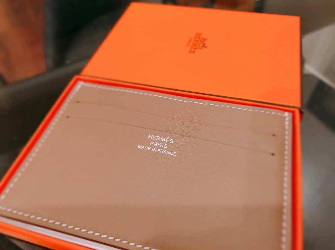 唐沢憲司さんのインスタグラム写真 - (唐沢憲司Instagram)「@nari_x_x_x_  Hawaiiのお土産ありがとう🎁✨ #HERMES」9月22日 21時54分 - log_kenjikarasawa