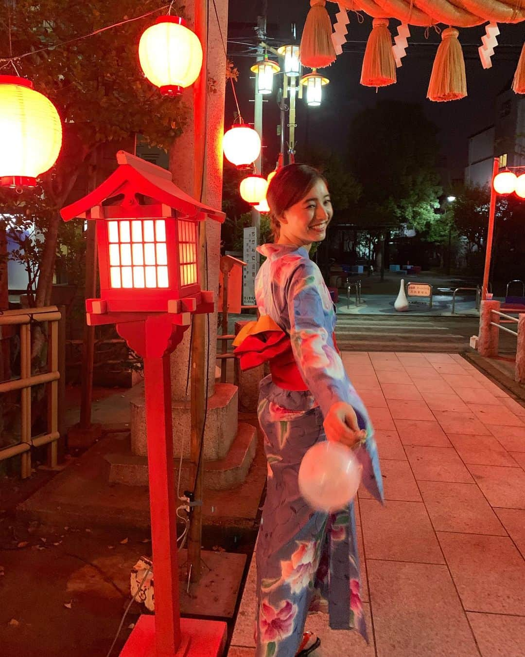 新木優子さんのインスタグラム写真 - (新木優子Instagram)「#モトカレマニア  日々撮影が着々と進んでいるのですが、、たくさんたくさんオフショットがあって、きっと放送が始まってからだと追いつかないので少しずつオフショット載せようかと♡ 皆様に見たい！と思って頂けたら嬉しいです☺️ まずは‼︎ 浴衣を着てなオフショット‼︎ 今年は撮影でしか浴衣を着る機会がなかったなぁなんて、、🤔 皆さまは浴衣着てお出かけできましたか☺️？ 手に持ってる、ブレてしまってる物なーんだ☺️」9月22日 22時06分 - yuuuuukko_