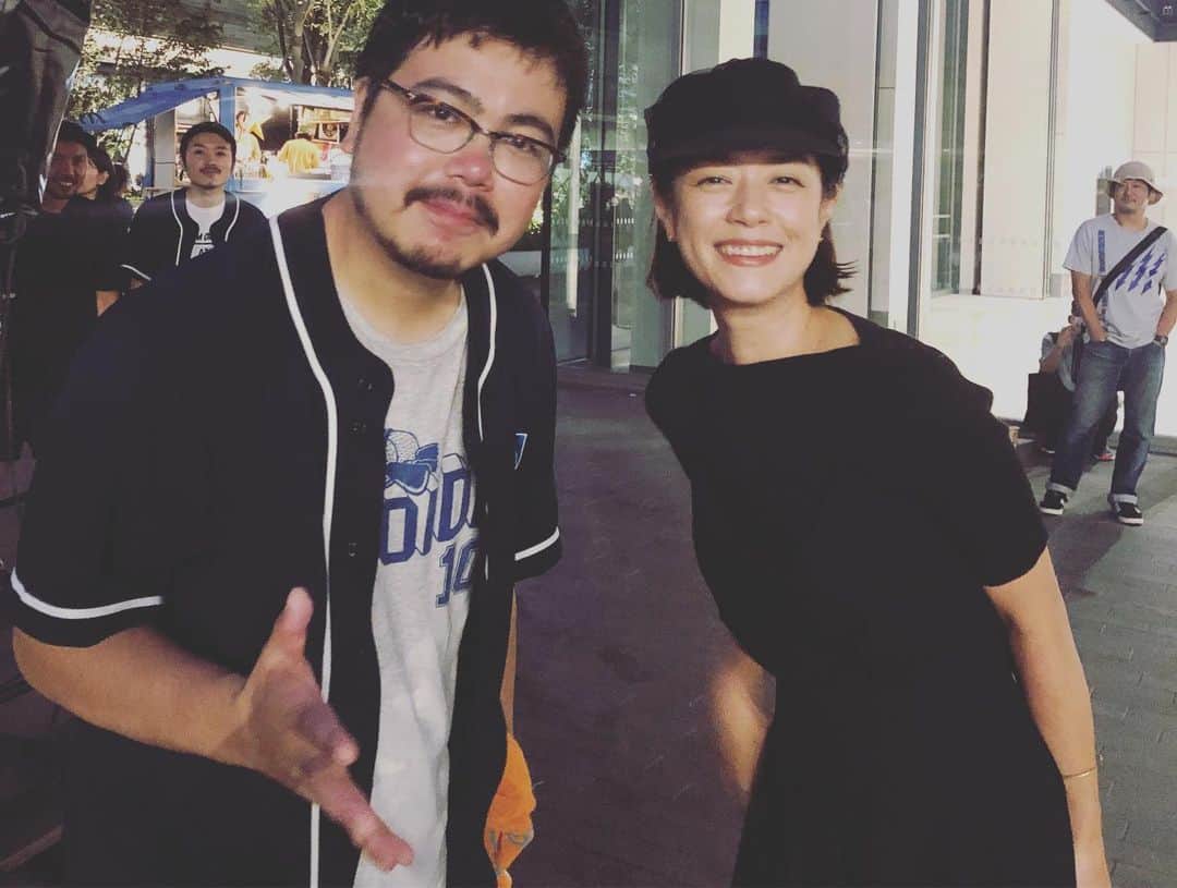 加藤紀子さんのインスタグラム写真 - (加藤紀子Instagram)「聴きたい曲ばかりでー☝️👆🤛 思い出野郎Aチーム presents  ウルトラ”フリー”ソウルピクニックに遊びに行ってきました！  リリースされたばかりの新作アルバム“Share the Light”からの楽曲や大好きなアノ曲コノ曲聴けて幸せ〜😭😭 いつ会ってもファンすぎて ガチガチでしたが、今日はようやくマコイチさんと！と写真をお願いしたら、遠くにナガオカさんもいらっしゃる奇跡の一枚いただきました。  疲れてらっしゃるところ、本当にありがとうございました🙏✨☝️ #思い出野郎Aチーム #sharethelight #今も頭にウェザーニュースが外れた日がループ中 #リキッドライブも楽しみに #live」9月22日 22時05分 - katonoriko