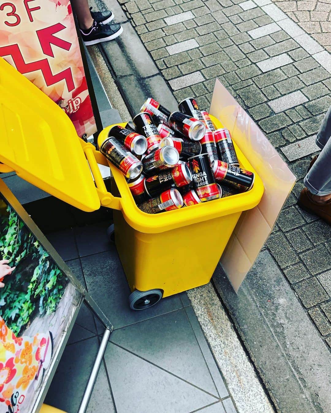 まなぶ（ステレオパンダ）のインスタグラム：「沢山飲むぞTENGA」