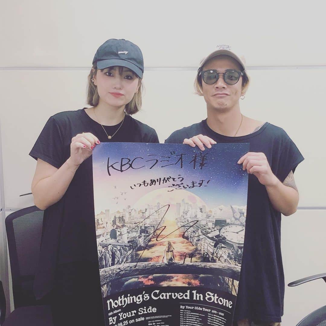 のインスタグラム：「みなさまの地域、台風大丈夫でしょうか？わたしの自宅の福岡の家もかなり風で揺れてるそうです😭 気をつけて、すごしてください！！ そんな中ですが、少しでもリラックス、気分転換していただけたらと思います。 このあと11時からのKBCラジオ、 「音楽の時間」ゲストに Nothing's Carved In Stoneお迎えします！ボーカルギターの村松拓さんと、とっても自然体に色々な話をしています。これからのNothing's Carved In Stoneにワクワクさせてくれますよ！ ぜひ聞いてください🙏 #nothingscarvedinstone #音楽の時間 #kbcラジオ」