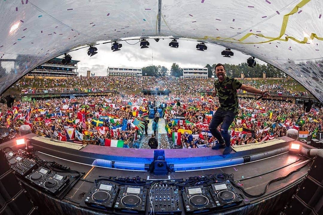 のインスタグラム：「After his amazing festival season and it being his birthday yesterday, @quintino deserves some extra attention. Show this man your love! 💜 #Quintino #ShoutOutSunday #SpinninRecords」