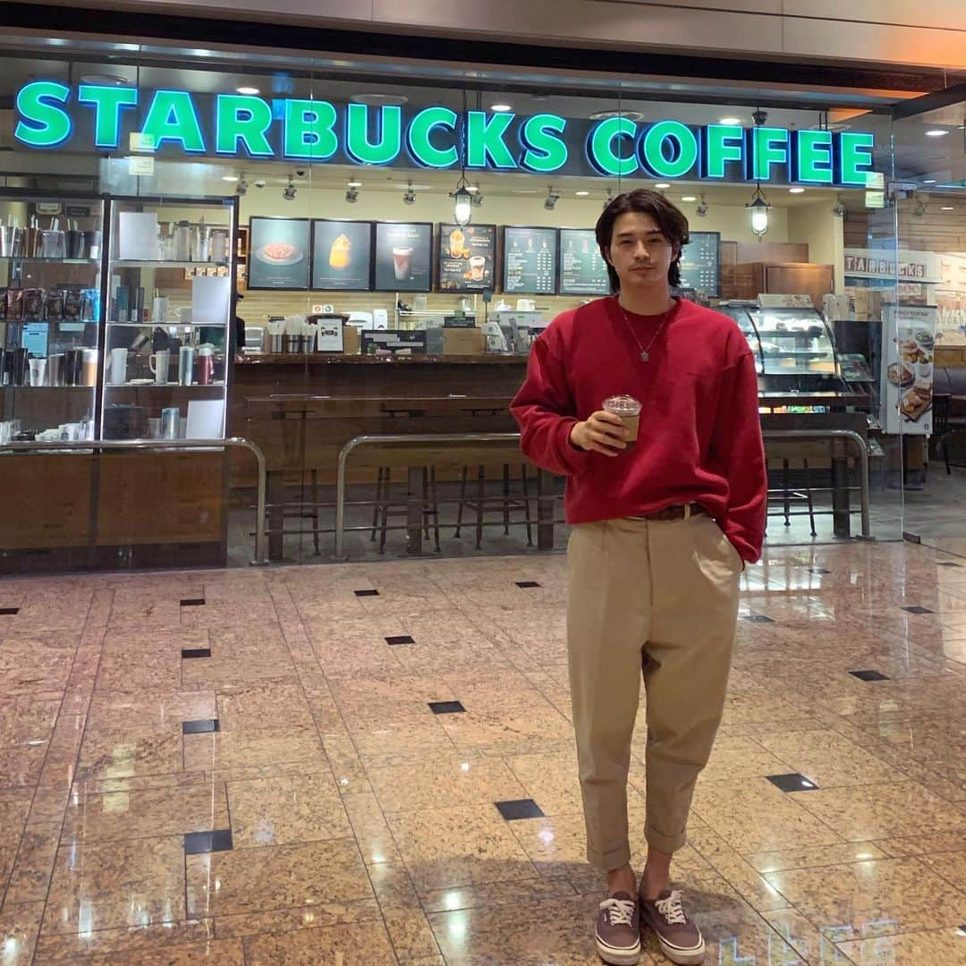 キム・ジフンさんのインスタグラム写真 - (キム・ジフンInstagram)「#starbucks #스벅」9月22日 22時21分 - jiraishin99