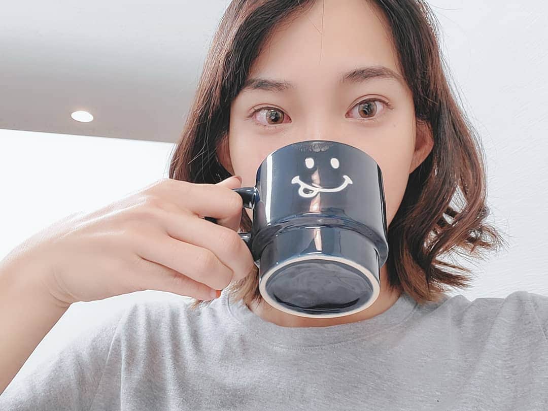 のインスタグラム：「☕ . お恥ずかしながらこの歳にもなって 人前に出て話す事に 凄く緊張してしまうのですが、 ステージ上では皆さん面白くて めっちゃ笑ったら楽しくなってきて 緊張も解れた😆笑うって最高♡ . 緊張も場数だと思うし今日は 自分の成長にとっても 良い経験が出来たし、 色んな人に会えて嬉しかった😳 . . . #SUPERCCHANNEL」
